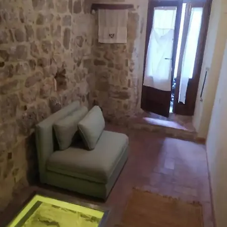 Casa Contadina In Borgo Medievale, Tuscany